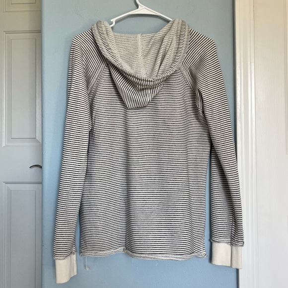 Blue 84 Distressed Tampa Bay Lightning pullover sweatshirt - Picture 3 of 5